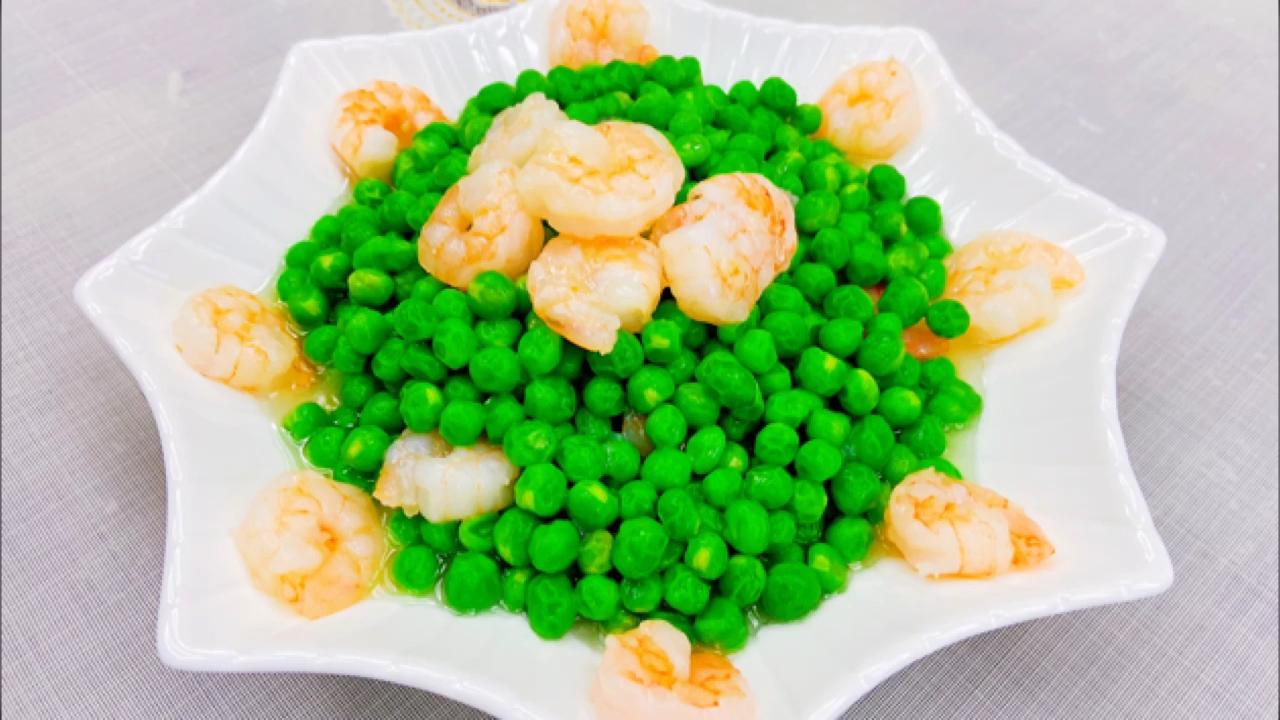 豌豆米滑虾仁,掌握技巧做出来,颜色碧绿又入味
