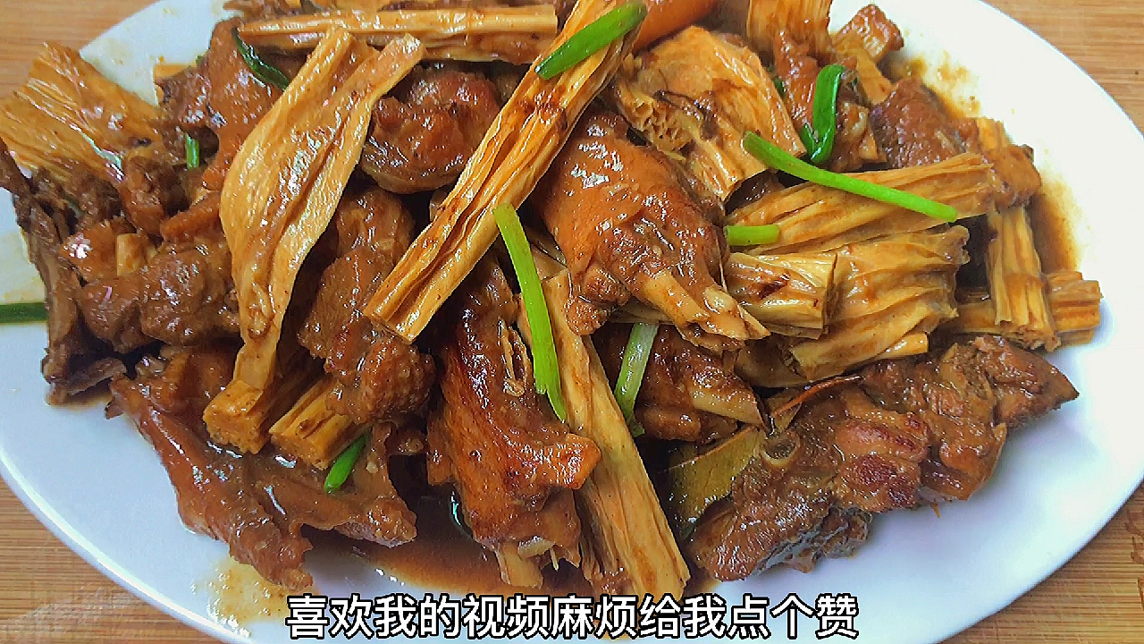 鸭肉怎么焖才香?学会这技巧出锅香气扑鼻,鸭肉不腥且入味下饭