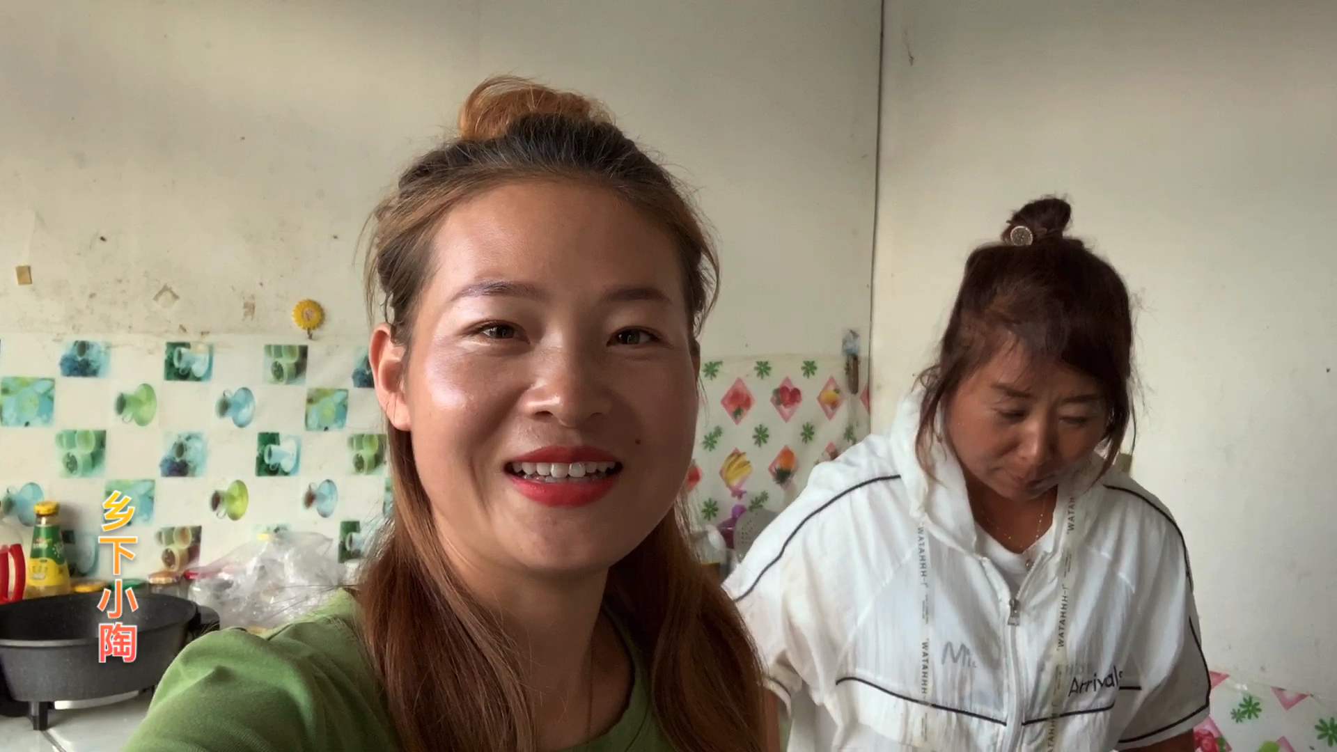 老婶酱炖泥鳅鱼,泥鳅鱼下锅活崩乱跳,可把婶子吓了一跳!