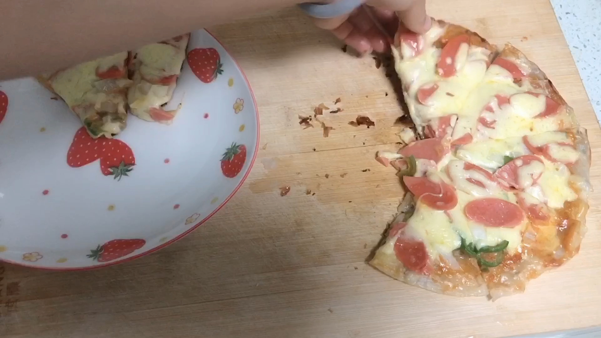 天冷降温,晚饭来一份自制披萨,一锅热乎乎的疙瘩汤真舒服