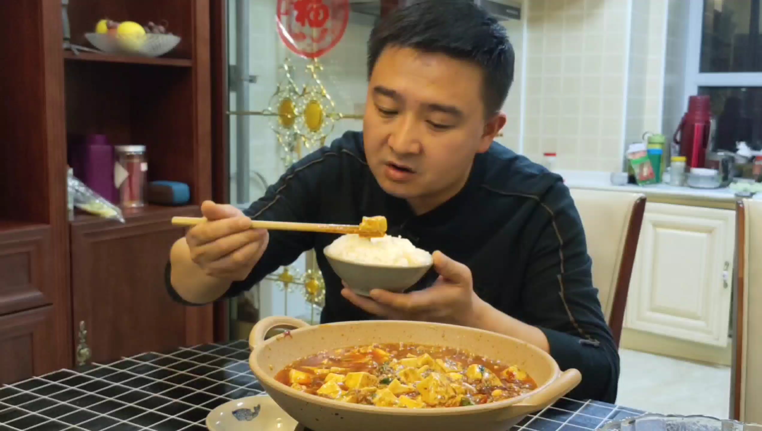 一块嫩豆腐,做麻婆豆腐和西湖牛肉羹,一菜一汤超级下饭。