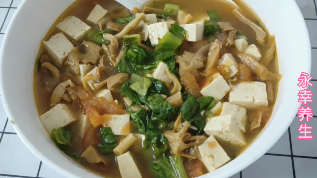 晚餐做平日爱吃的凤尾菇豆腐汤,很美味哦