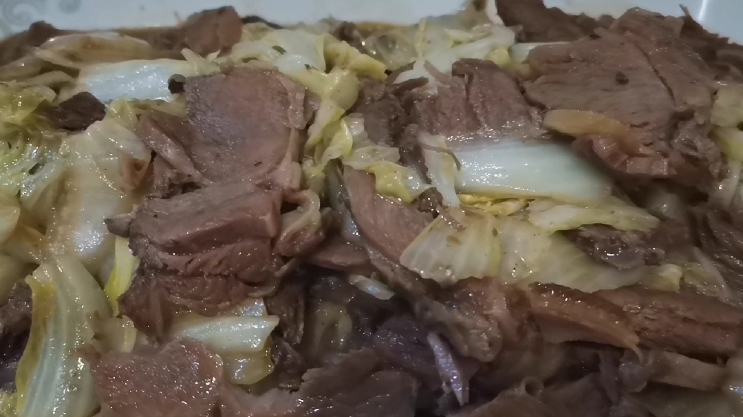 老闫做菜:肘子肉炒白菜