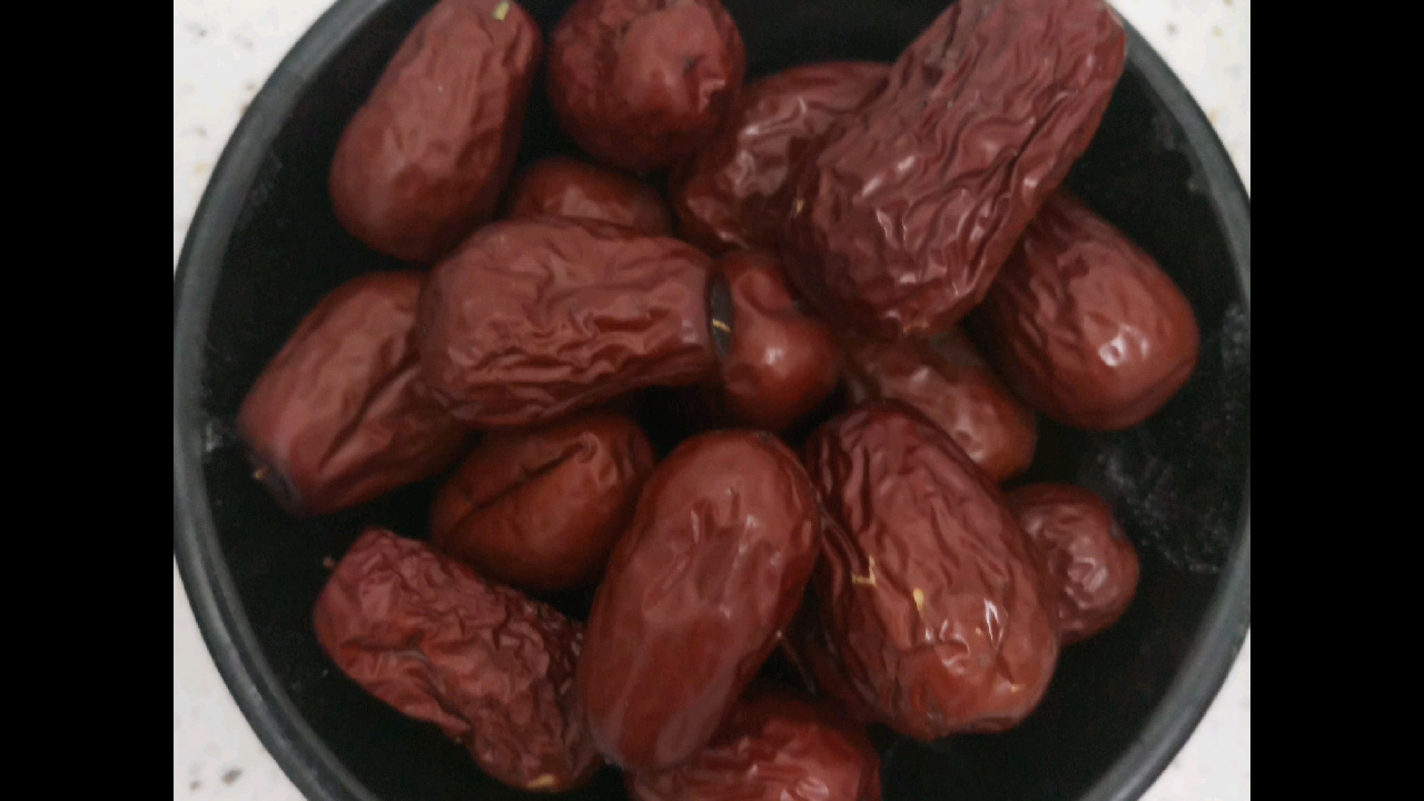 在家轻松做花馒头,筷子一夹,秒变一朵花。一起看看吧……