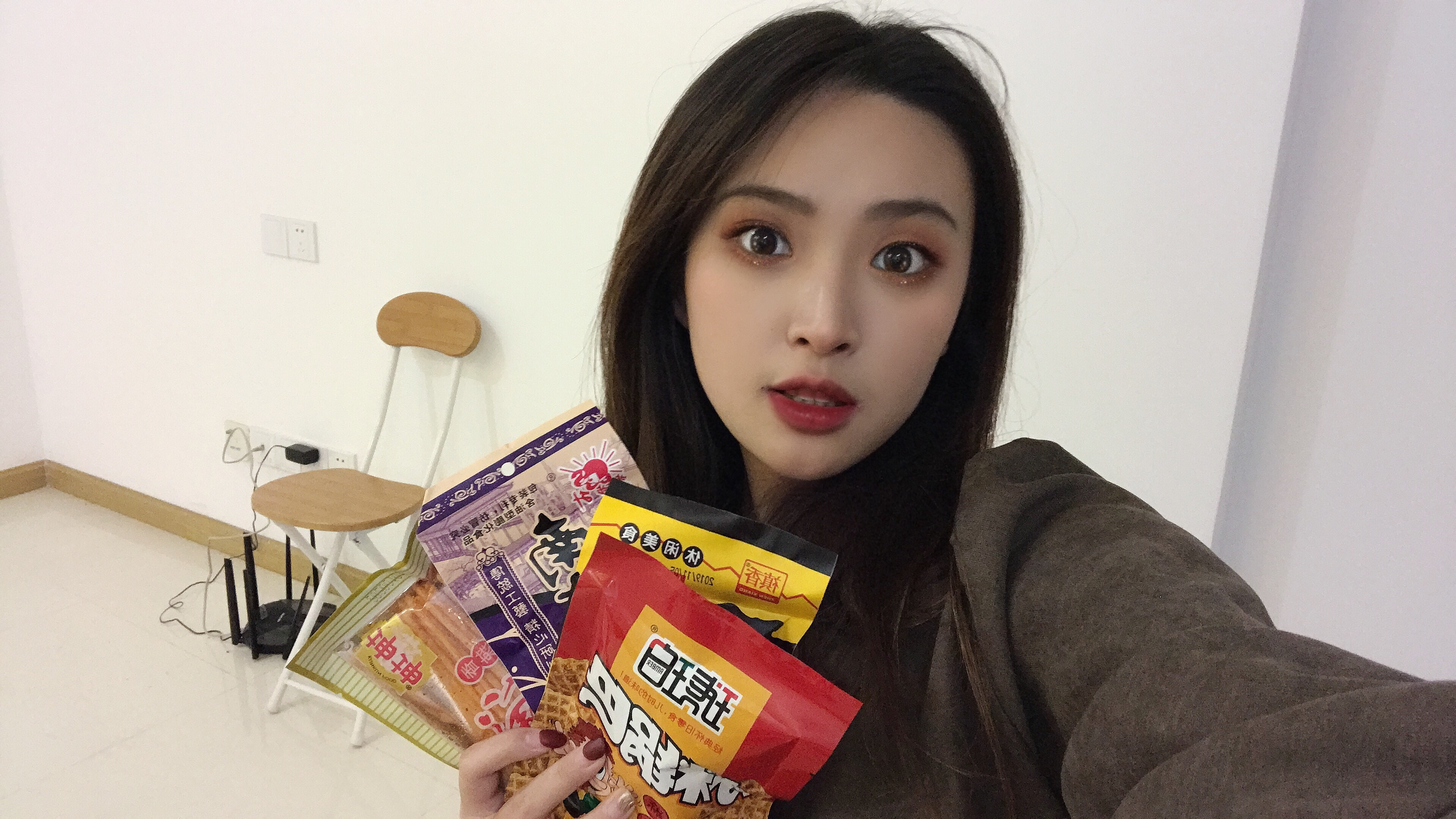 还记得小时候那些五毛钱一包的小零食吗,八零九零后一定都吃过