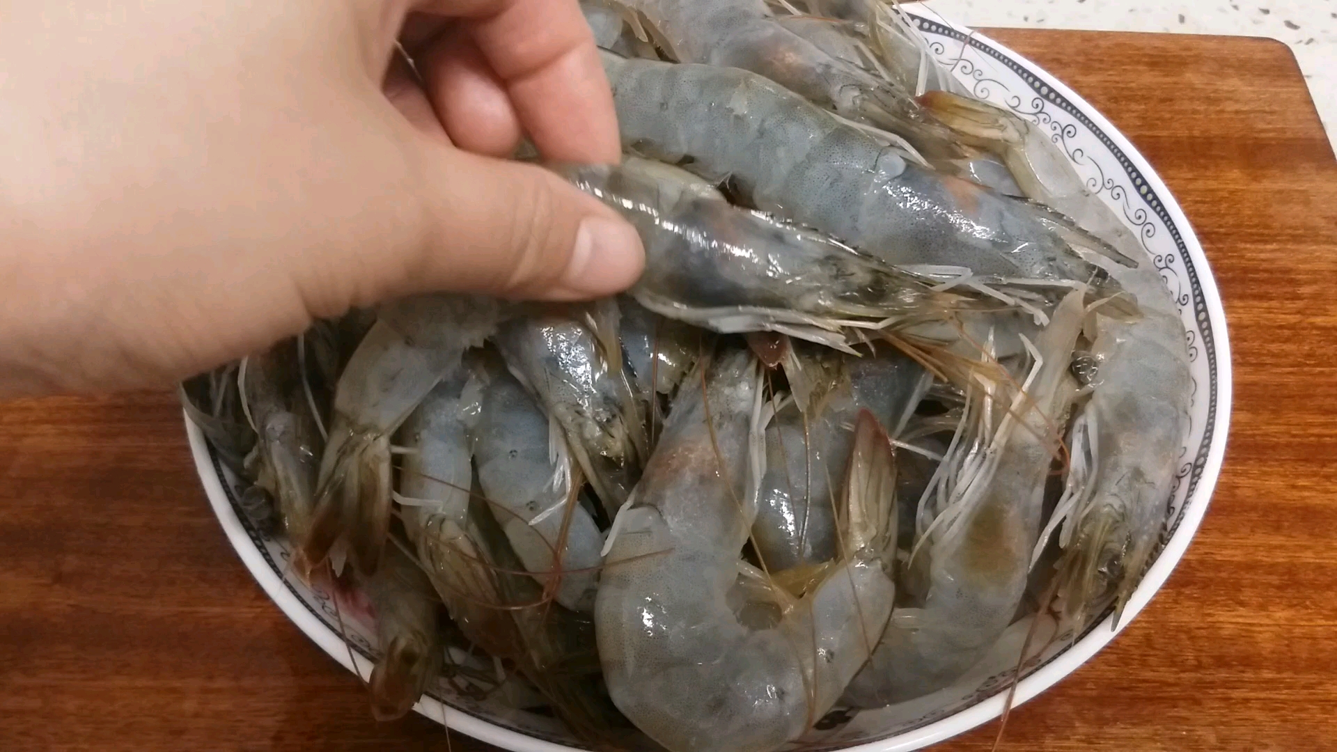 海边姑娘教你这样做海虾,鲜嫩入味,美味解馋,一顿2斤不够吃
