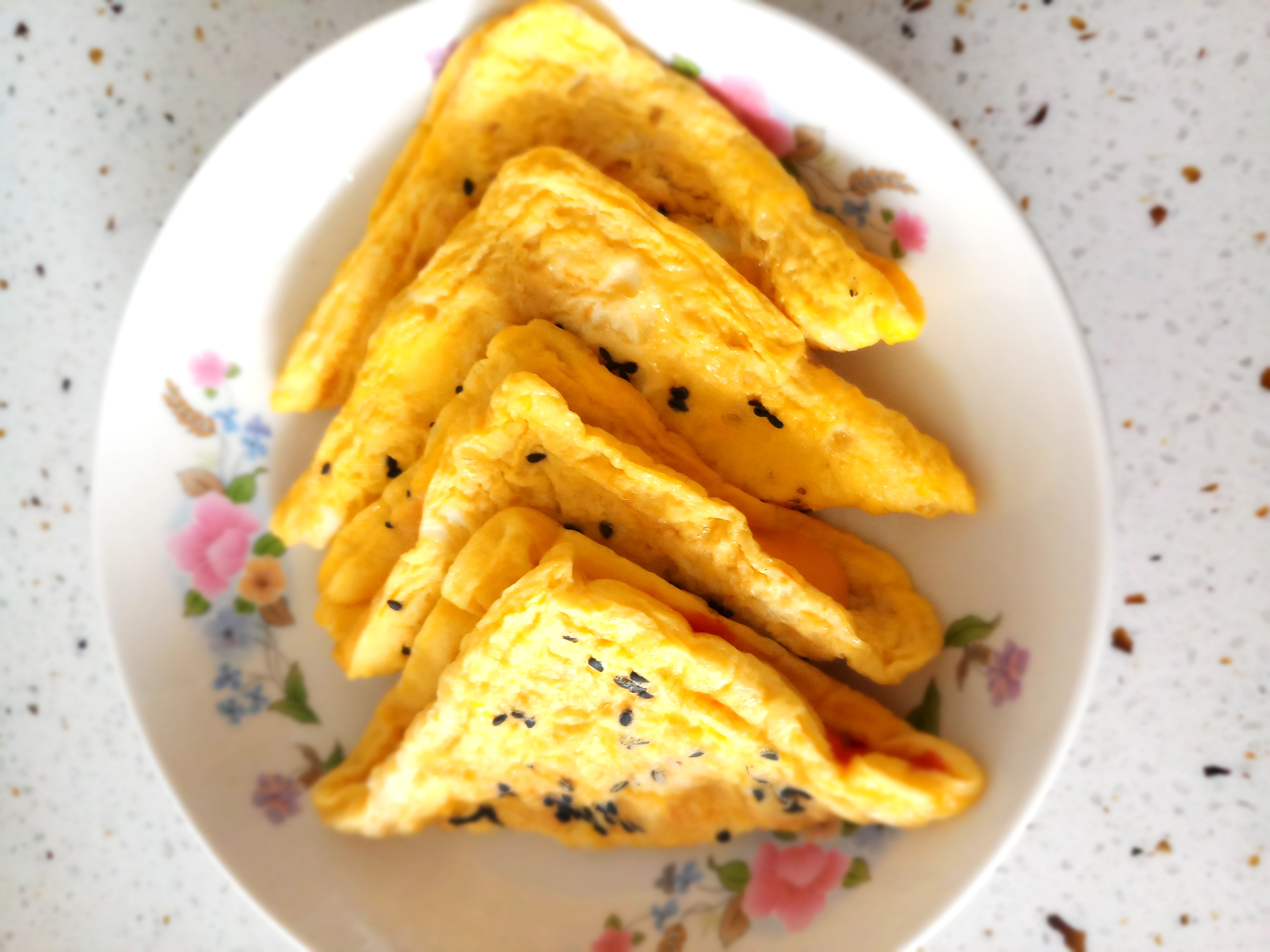 鸡蛋饼的家常做法,营养美味。制作简单,分分钟搞定早餐……