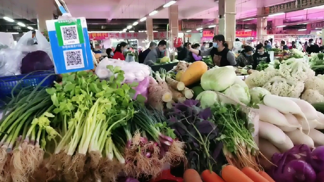 深圳慢慢地人多了起来!胡子姐周末实拍沙井明珠市场的热闹景象!