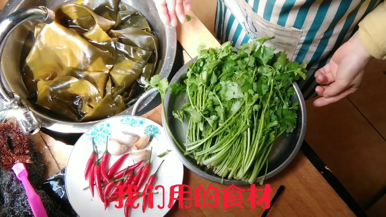 教你这样做凉拌海带和香菜。