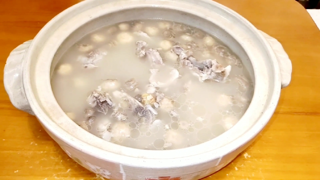 养生炖品口口鲜不加任何佐料,只要一点点盐,鲜香营养,四季皆宜