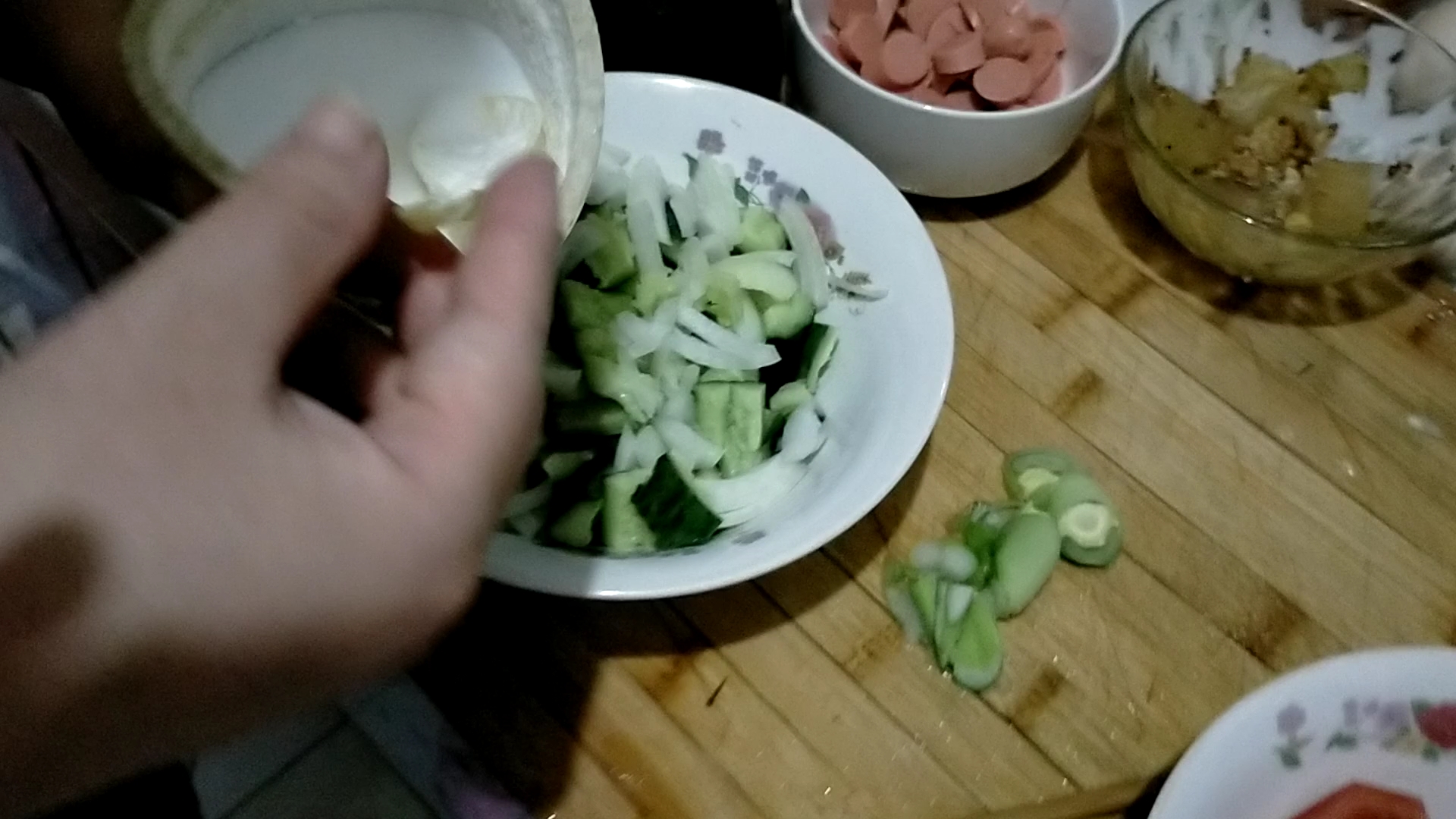 看看我是怎么做西红柿鸡蛋面条的吧。