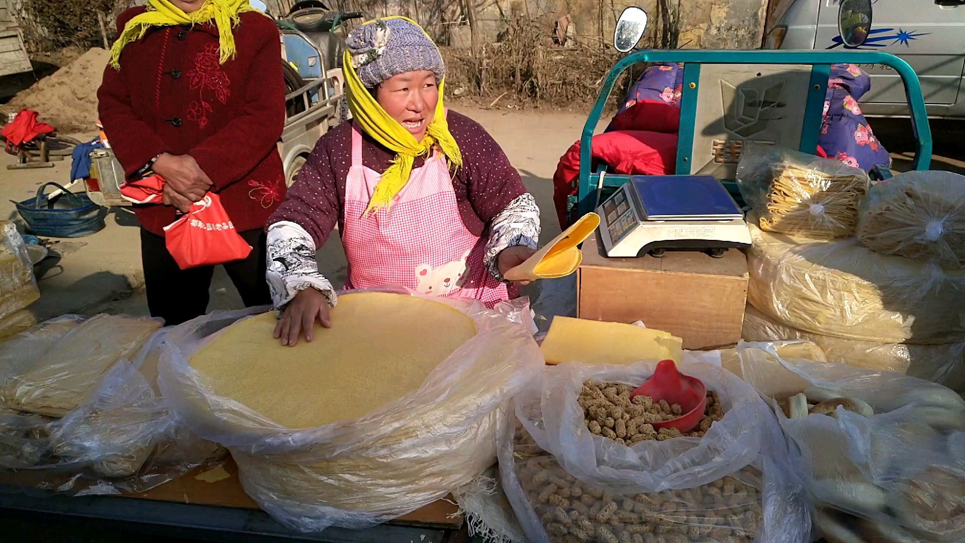 山东临沂手工杂粮煎饼果子新鲜出炉了