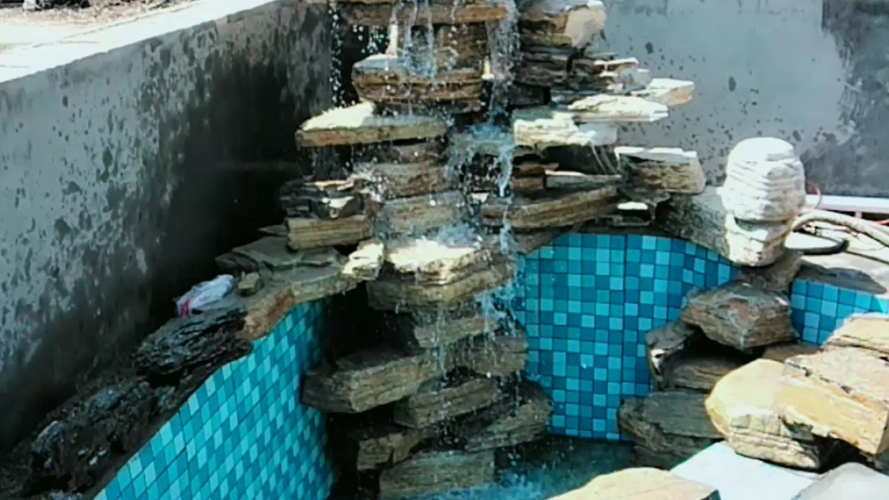 自己在家制作庭院假山锦鲤池