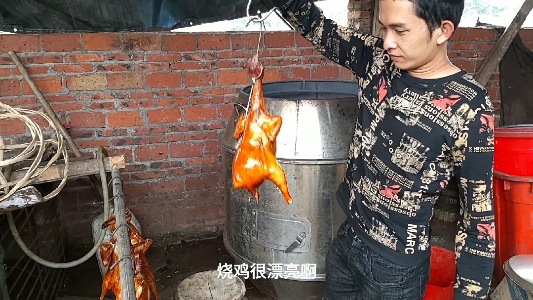 新鲜出炉的烧鸡,皮脆又爽口非常好吃