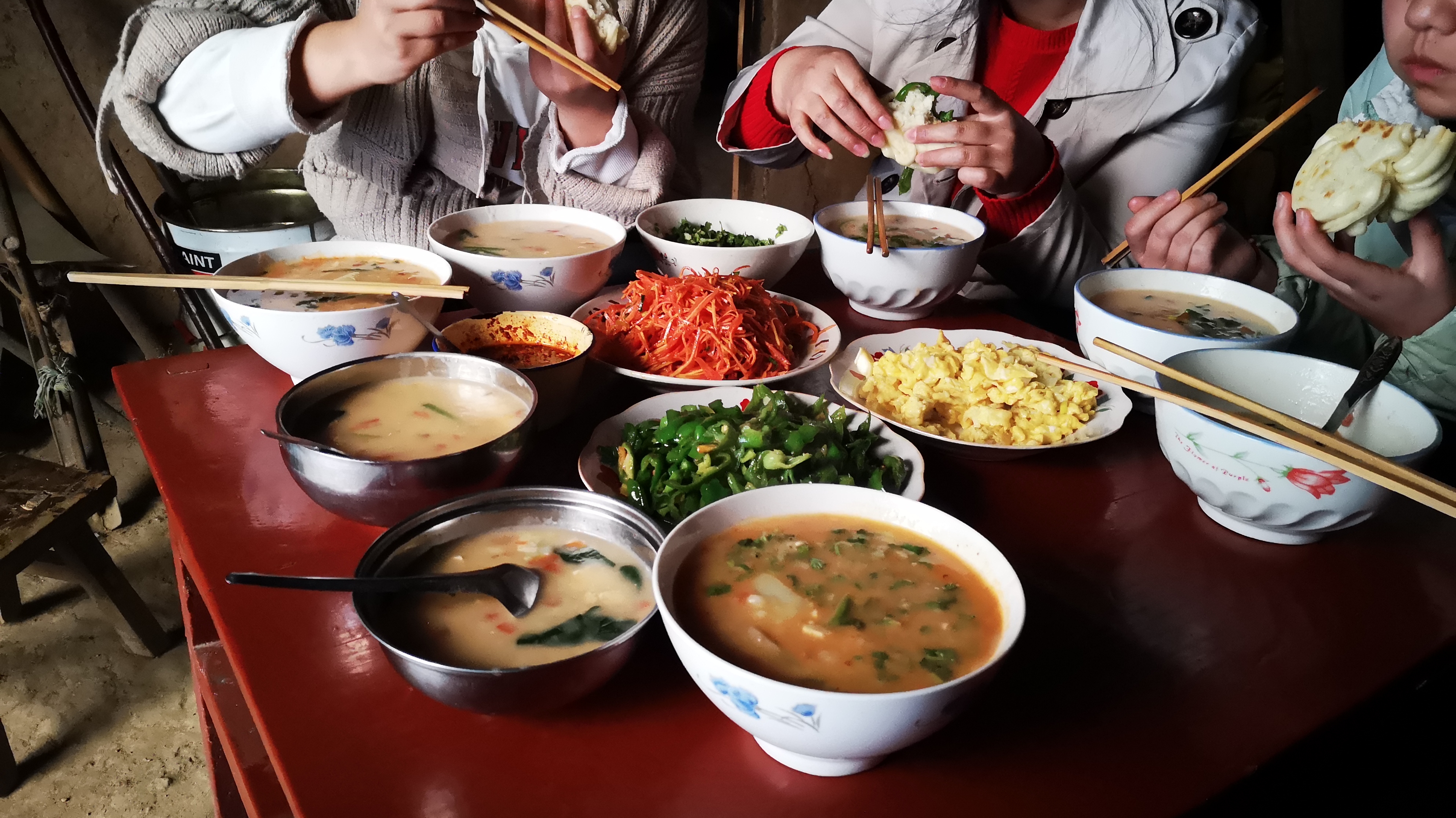 来自大自然的美味,陕西华山大山里的野蒜炒鸡蛋,真正的农家美味