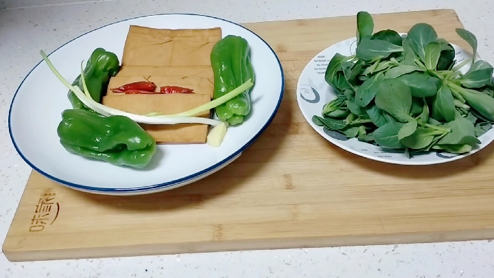 我承认,这是我吃过最好吃的香干炒青菜,做给家人吃你会成为主角