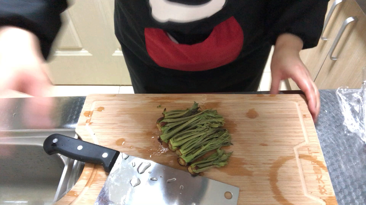 Vlog|北漂小妹周末吃食|洋葱炒腊肠,火腿黄瓜,香椿炒鸡蛋|周末