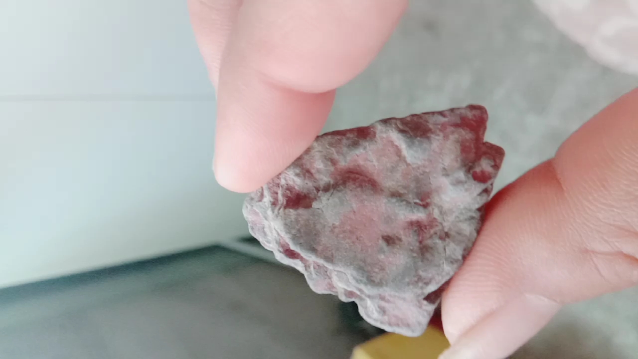 请问这是鸡血石吗?老铁们!