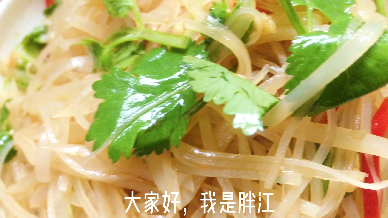 广东大厨教你凉拌土豆丝做法,酸辣开胃,网友:满满的干货,收藏