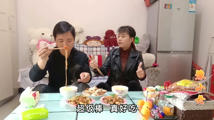 河南小夫妻回到出租屋吃第一顿饭,熬锅玉米糁汤,炒2盘小烩菜