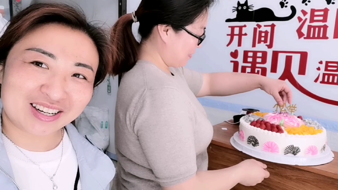 农村蛋糕店老板做蛋糕过程,当初学费8000多每天做十几个蛋糕!