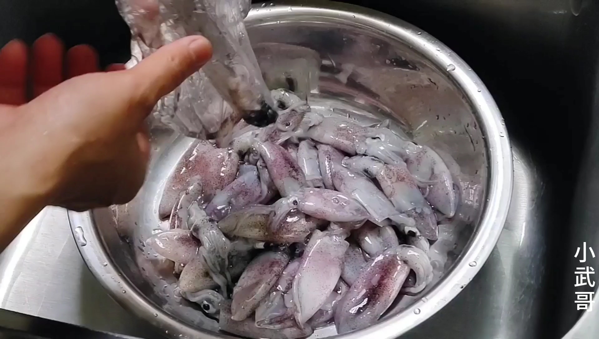 鱿鱼仔新做法,不加一粒盐,不加一滴水,鲜香脆爽,出锅就抢光