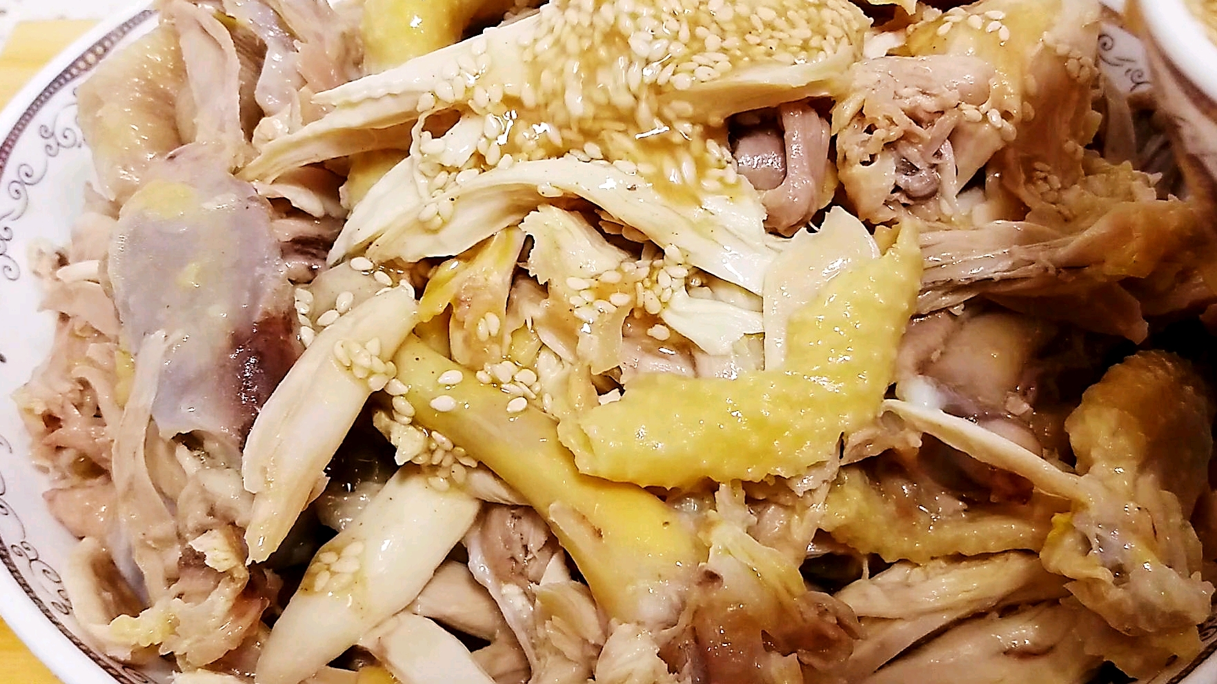 广式手撕鸡在家这样做,咸香有味,美味滑嫩,比饭店的还香