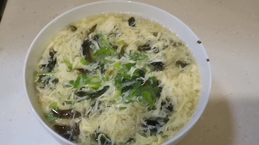 老闫做菜:虾皮紫菜鸡蛋汤