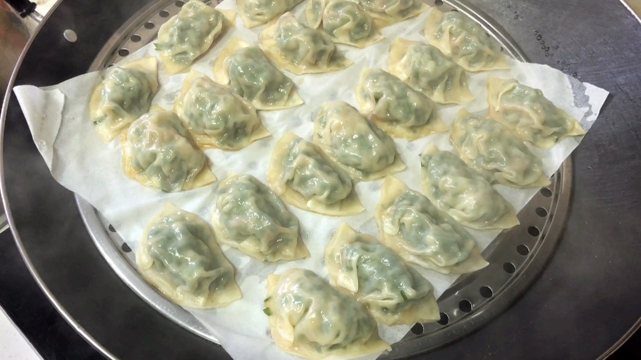 分享一道.韭菜马蹄包饺子鲜甜可口又好吃!