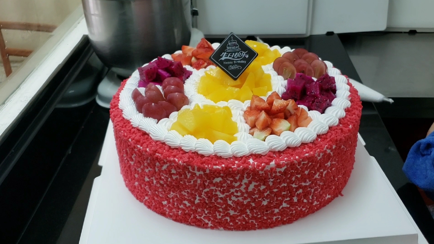 一款简单易学的草莓饼干碎水果蛋糕,你学了吗?