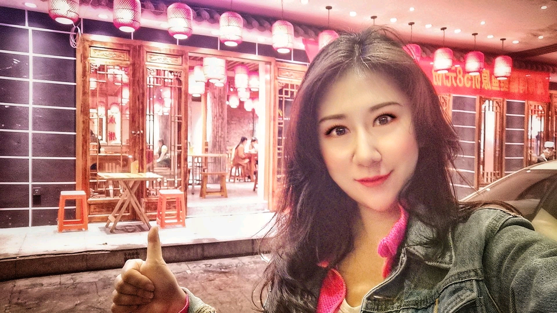 美女探店湘菜腊鲢鱼,一口气吃五大碗都不够,网友:说好的减肥呢