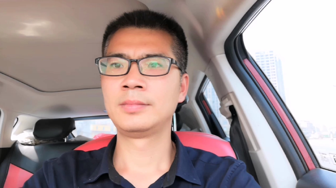 飞龙在农村,两月前预定的五黑鸡苗终于到货,养殖真心不易。
