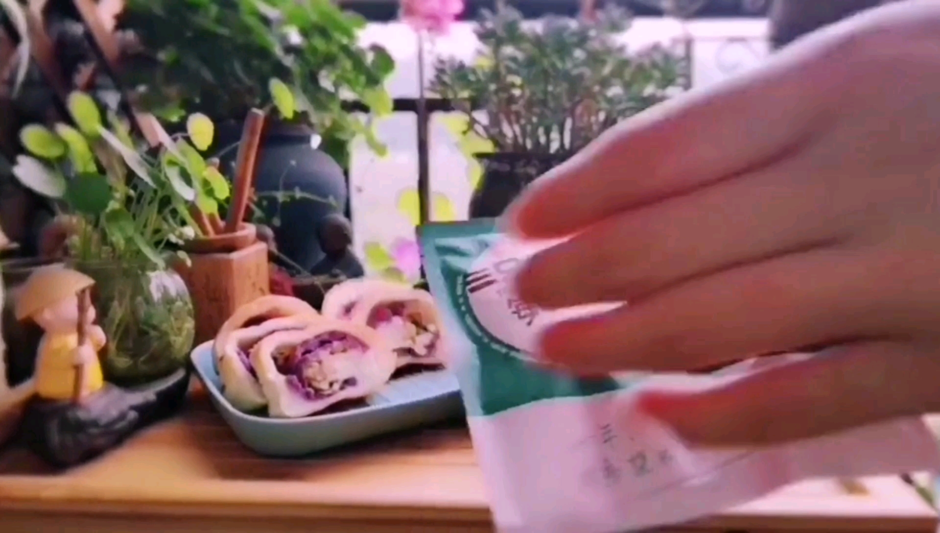 肉松面包,苹果奶昔,做份精致的早餐给自己,开启元气满满的一天