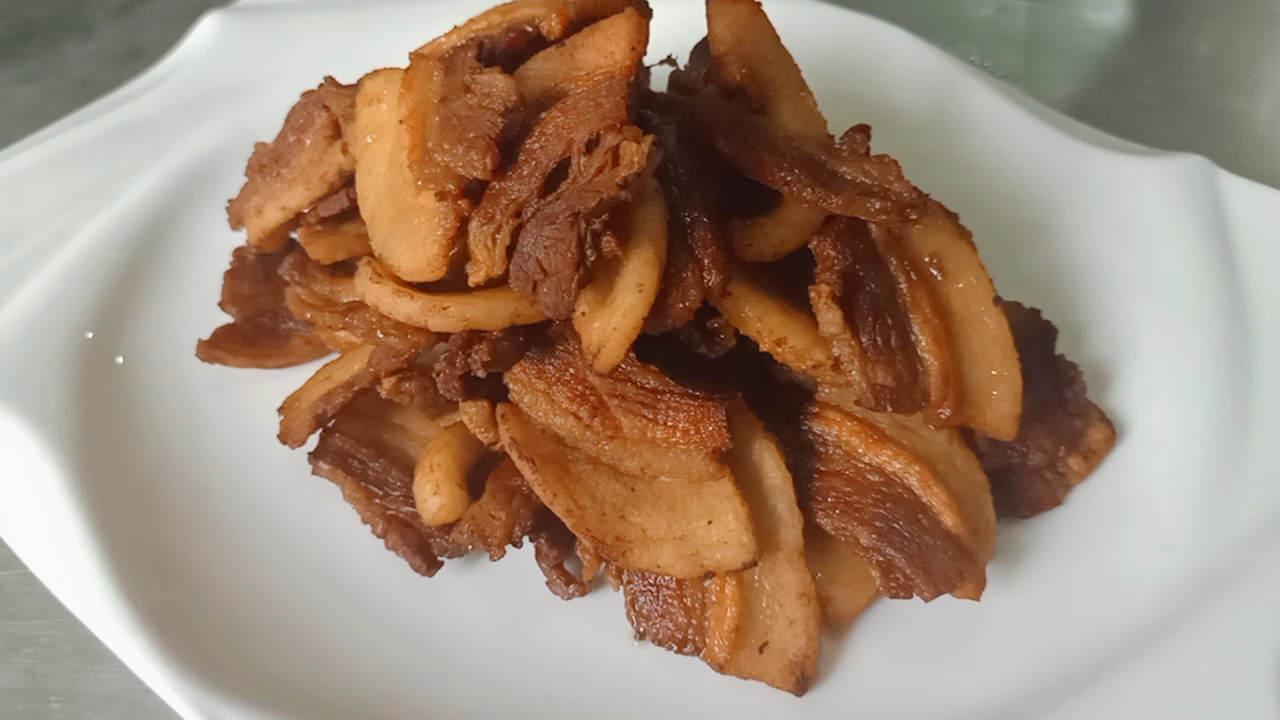 今天做一道油炸三线分享给朋友们,下酒是一道不错的菜