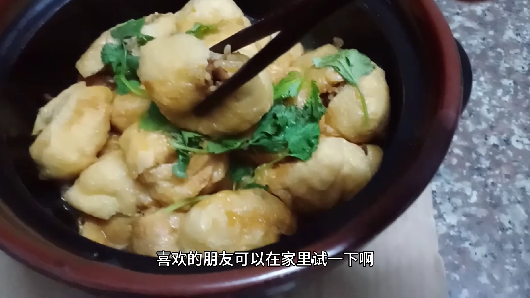 广西妹子用糯米香菇做家乡特色油豆腐果酿香糯又好吃