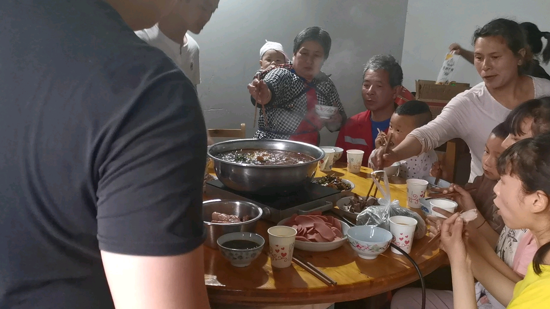 养了三个多月的兔子,今天哪两只兔子做火锅,大家都说太好吃了