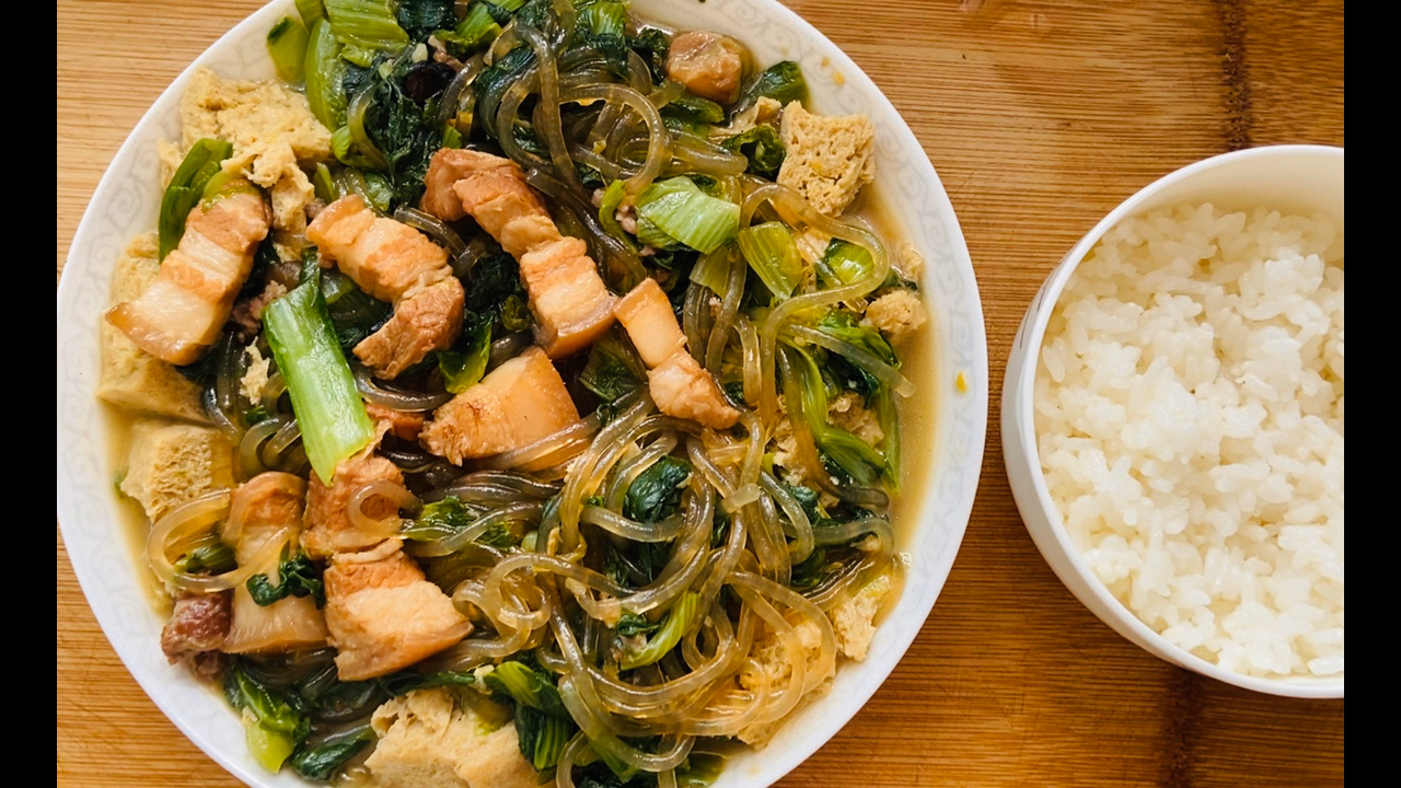 超级下饭好吃的小白菜粉条炖肉,两碗米饭都不够,好吃到停不下来