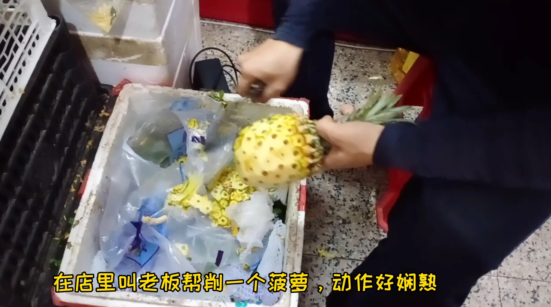 菠萝除了当水果吃还可以怎样吃华女用菠萝炒鸡酸甜可口家人都爱吃
