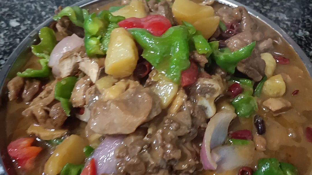 三斤土豆二斤土鸡,在家里面也能做一道超级下饭的新疆大盘鸡