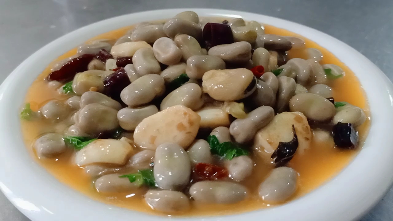 小伙今天做一道家常版的鱼香(薄荷)胡豆分享给大家