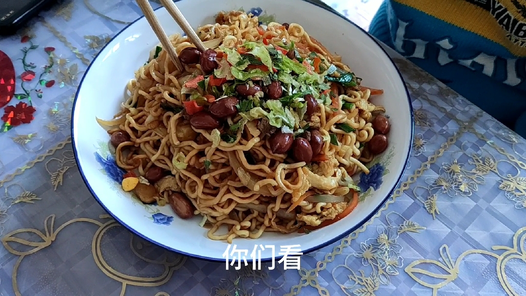 面点师给大家分享一道不粘锅不起坨,爽滑劲道的炒面