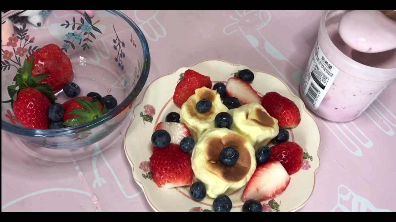 「美食vlog」年糕牛奶汤 香肠炒面 舒芙蕾 双莓奶 阿华田小蛋糕