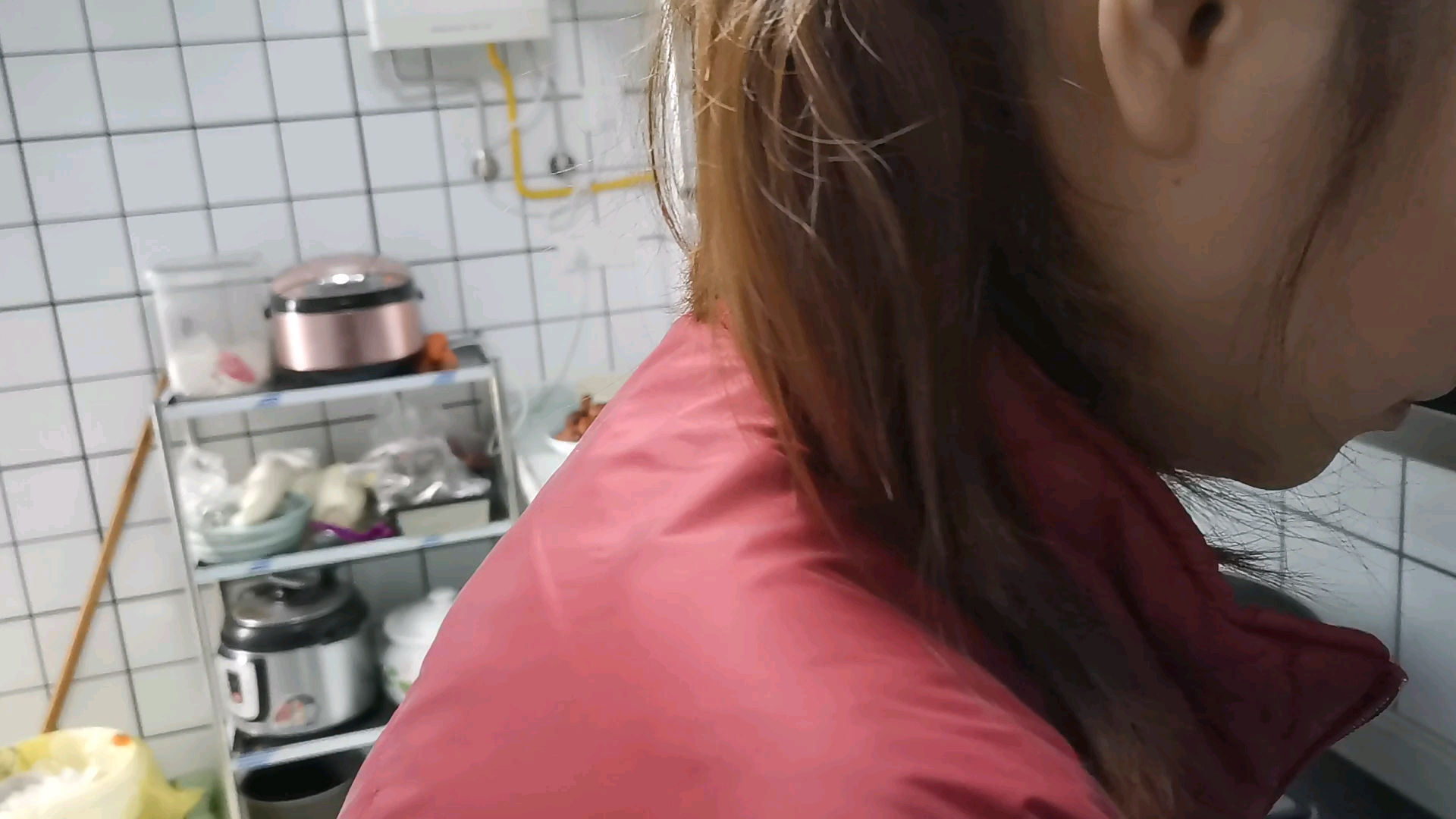 50块钱买了一斤多排骨,加上香菇胡烧乱炖,一家人吃得痛快
