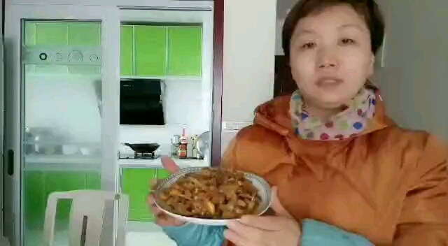 大姐做了一道尖椒炒牛蛙超开味、超好吃,让你吃三大碗饭