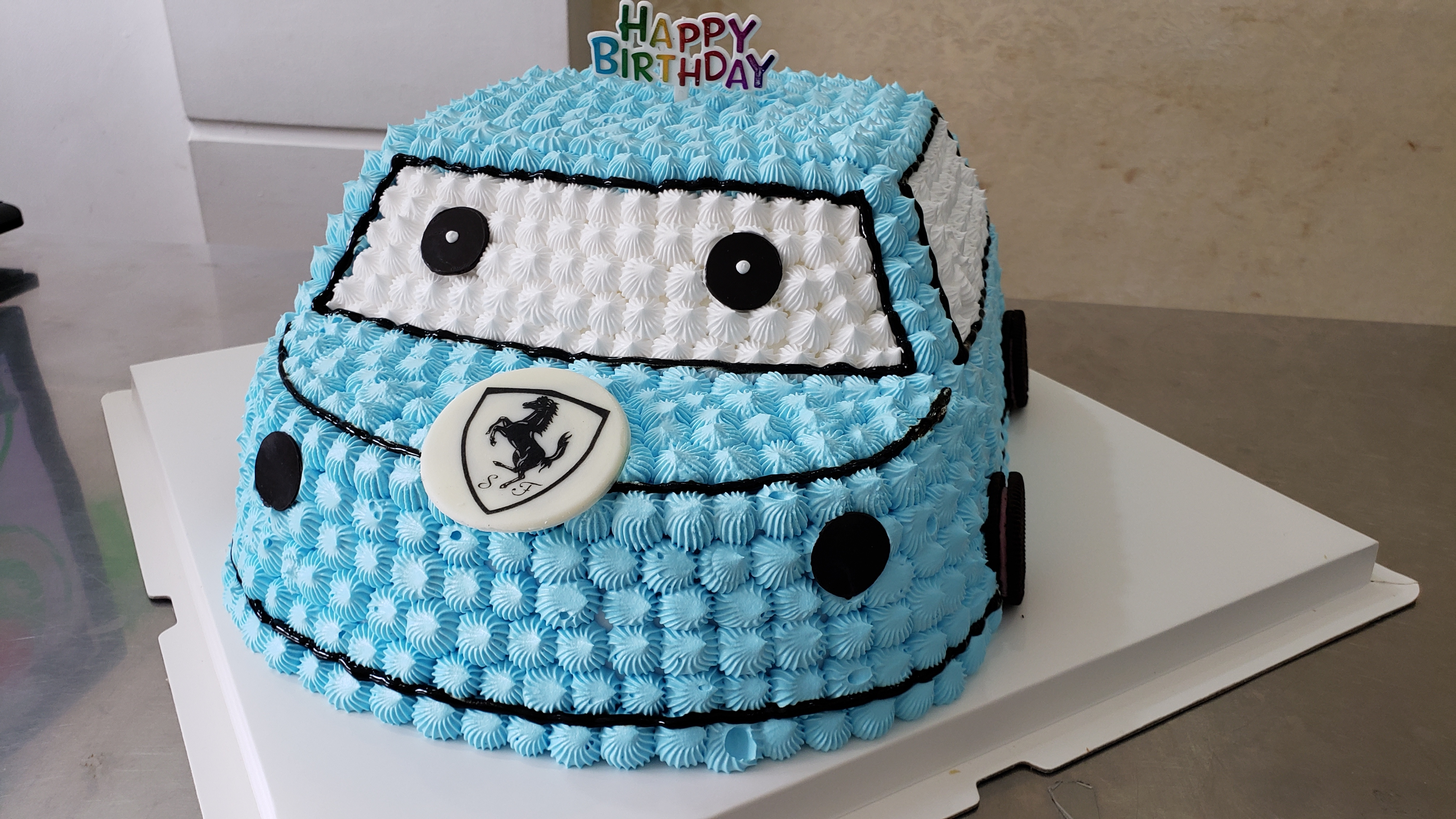 可爱的卡通汽车蛋糕,小朋友们超级喜欢