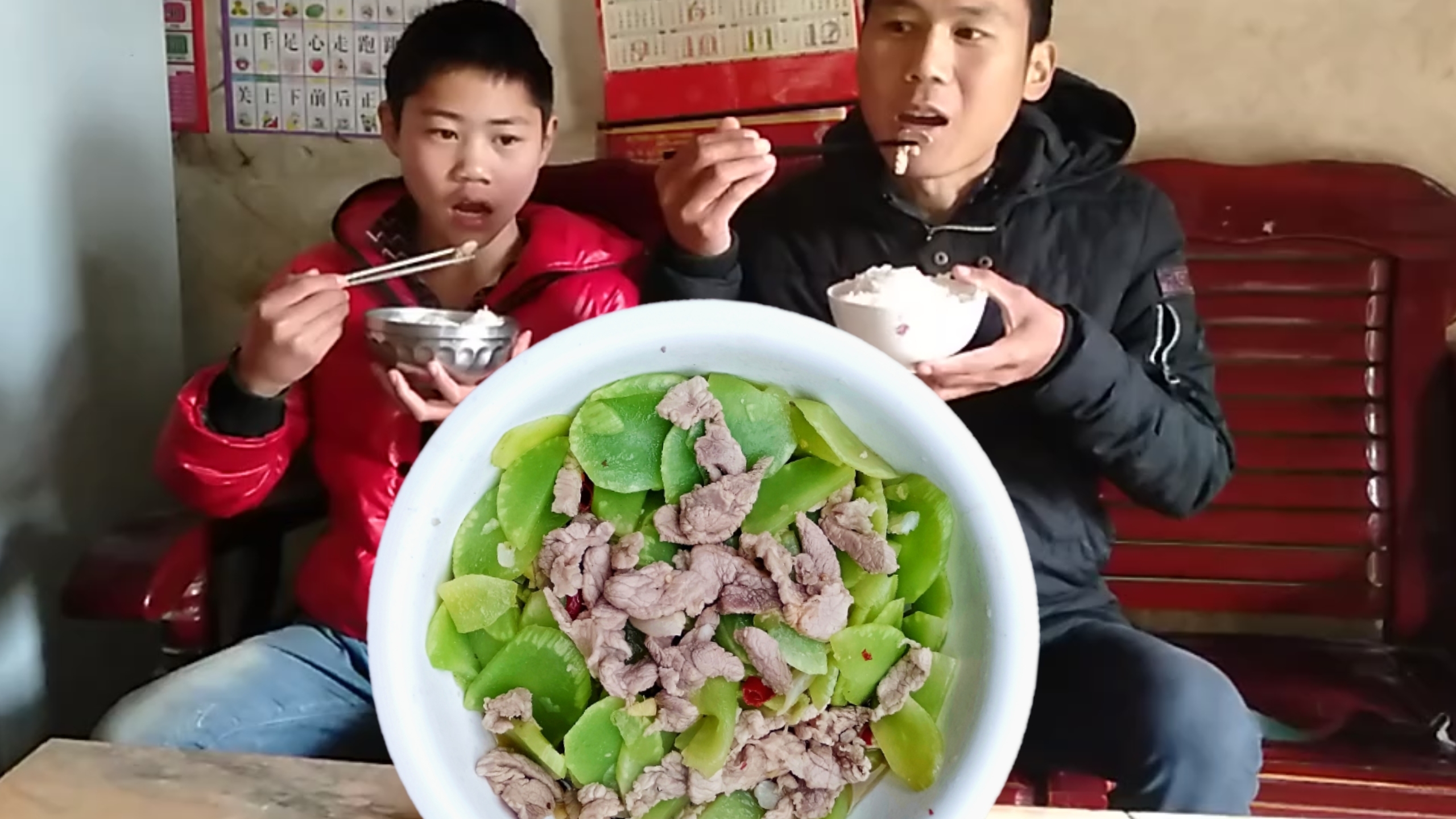大姜2斤瘦肉做“莴笋炒肉”莴笋清脆,肉丝嫩滑,父子一盆不够吃