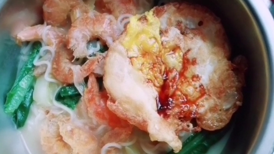 小珊姐姐做的海虾干鸡蛋面,吃着虾干像在吃草,为什么是这样!