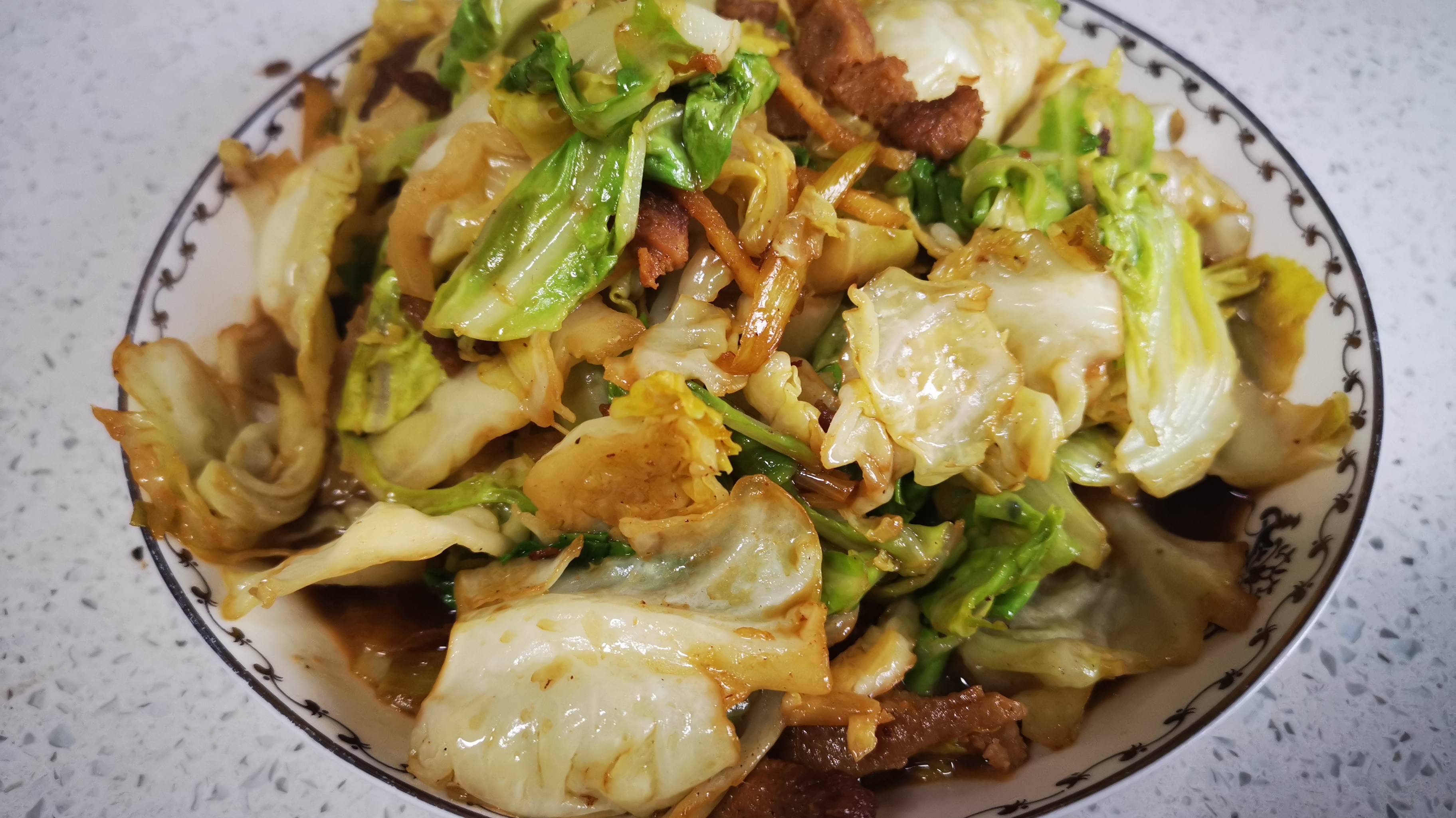 肉片炒圆白菜,搭配白米饭,能吃一大碗