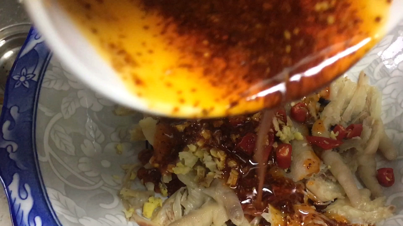 鸡爪怎么做,又好看又好吃呢!来看看小强是怎么做的吧