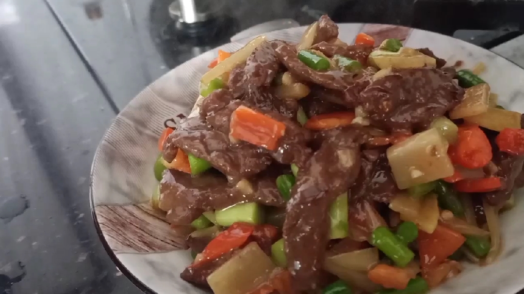 炒牛肉,家常菜,又下饭孩子们特别喜欢吃,非常简单